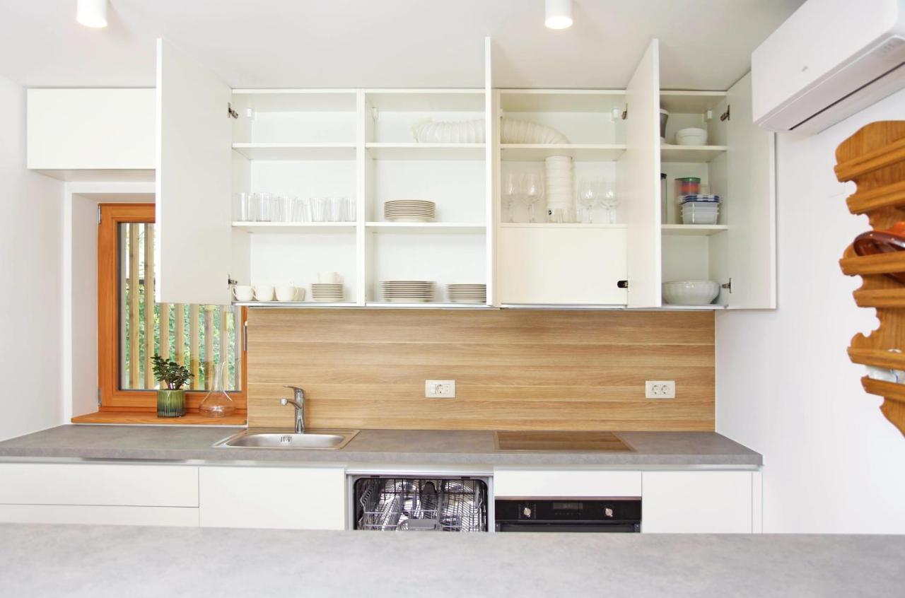 Apartment Jurijana - New 4-Bedroom Triplex With Sauna & Garden Бохинь Экстерьер фото